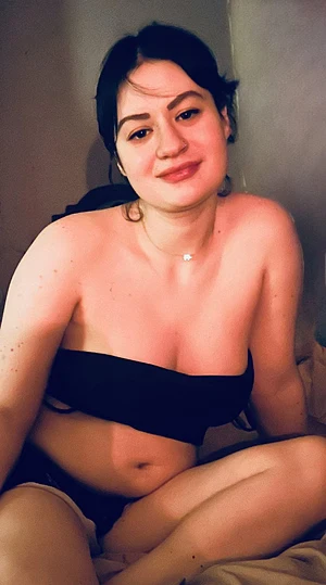 Am I busty enough for you baby 💋