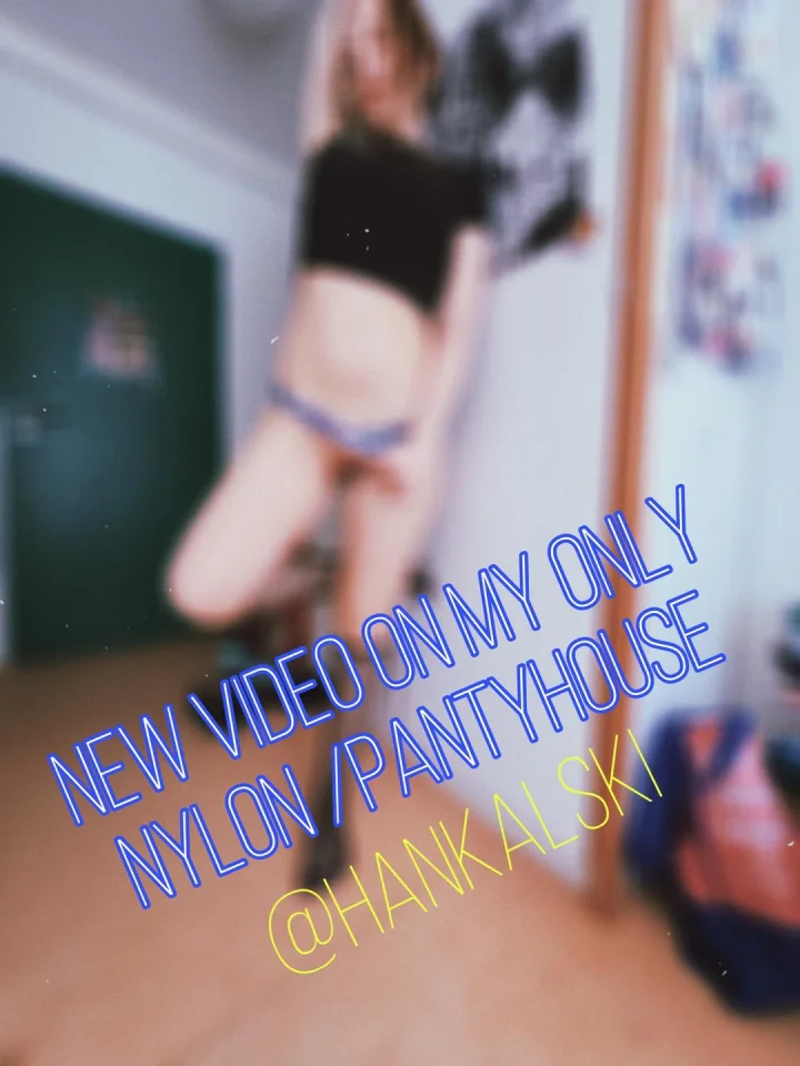 I have several videos for you <3 – Kneeling picture of Darya (@hankalski)