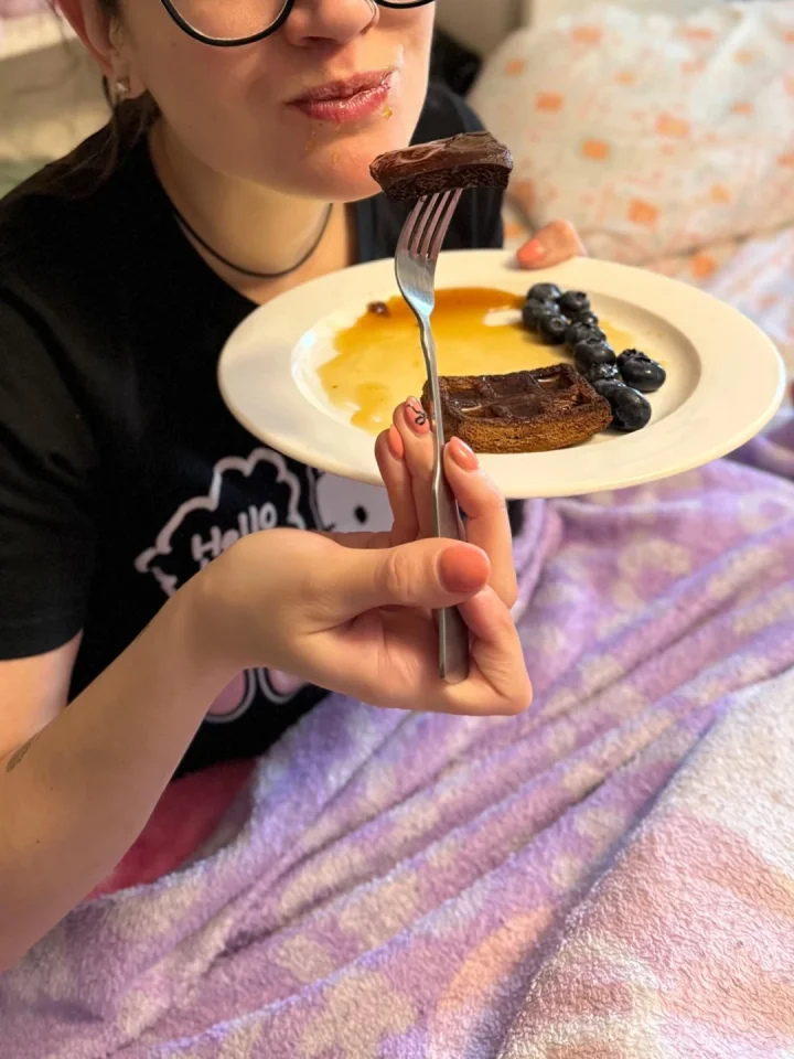 Serving up waffles, breakfast in bed, and a side of love in our GFE 💕