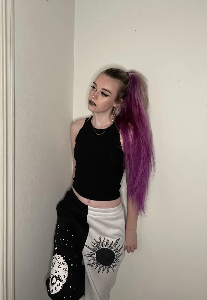 What color should I do next? 💜💙💚🩷❤️ – Photo Debout de GlizzyGirl2112