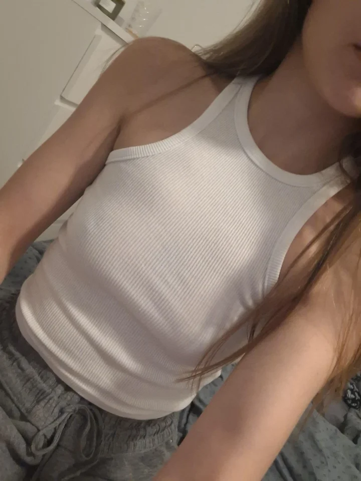 Arm at side picture of Elyafree