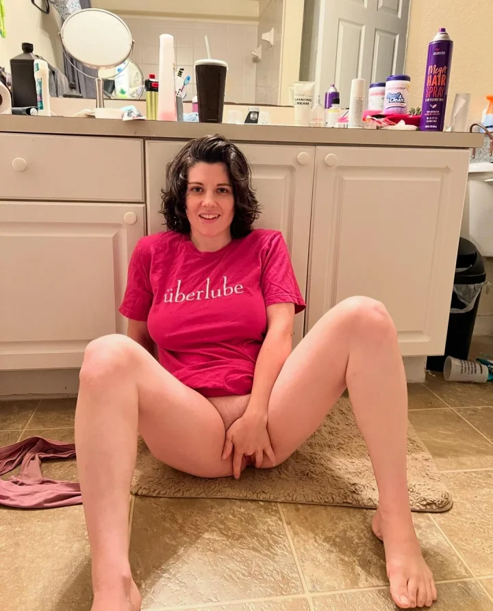 When I think of you I drop to the floor and finger myself