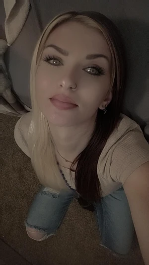 Perfect position for you to slide deep into my throat 😈