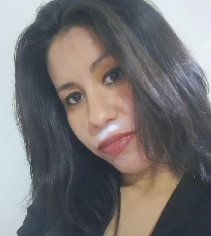 Foto Cabello negro de Lariza
