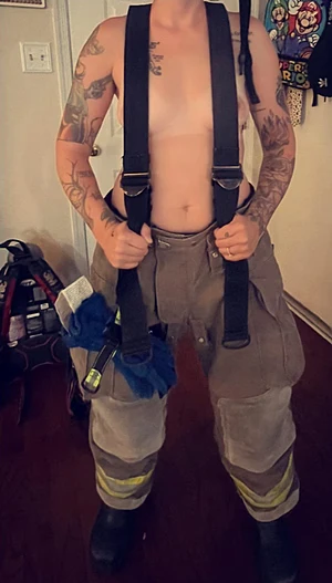 Anyone like a girl in turn out gear? Female firefighter 🔥come subscribe to my onlyfans for fun 