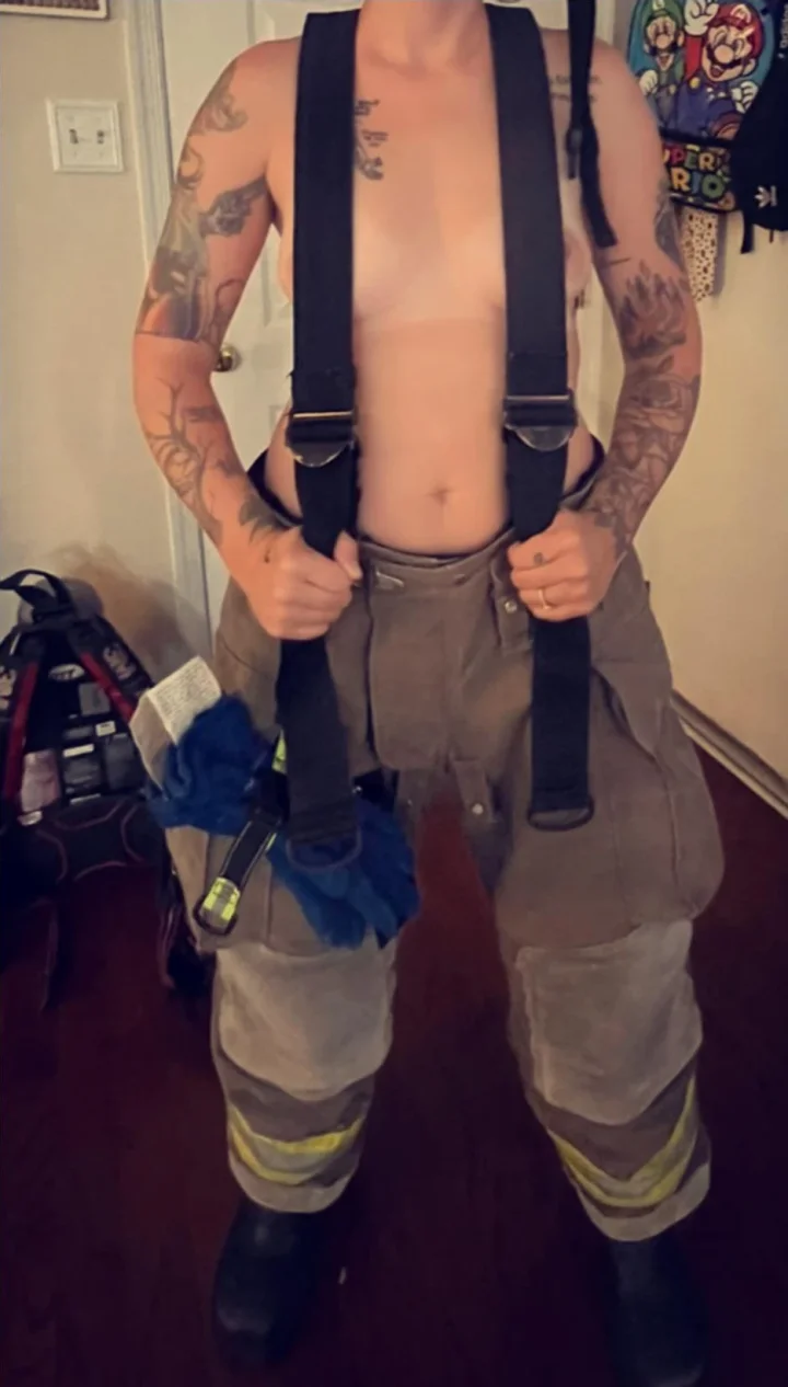 Anyone like a girl in turn out gear? Female firefighter 🔥come subscribe to my onlyfans for fun 
