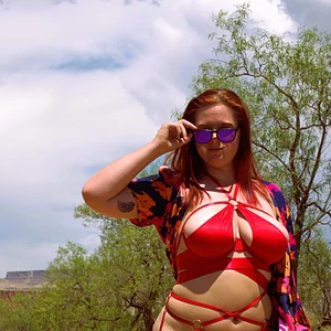 A shoot in the desert where the girls come out and more!