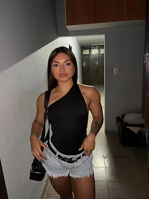 I wonder if there are any guys who like medium boobs?