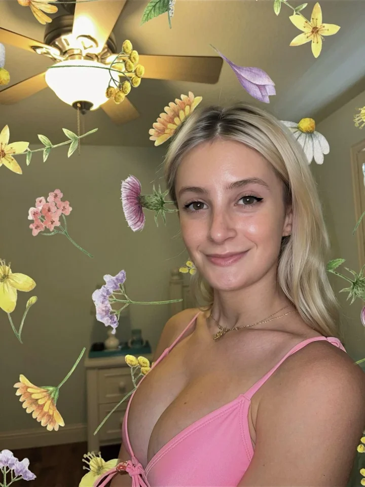 Armpit crease picture of HAILEY SINCLAIR 🏳️‍⚧️🍆💛