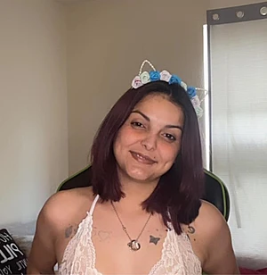22 petite Latina posting lewd content on OF cum hangout