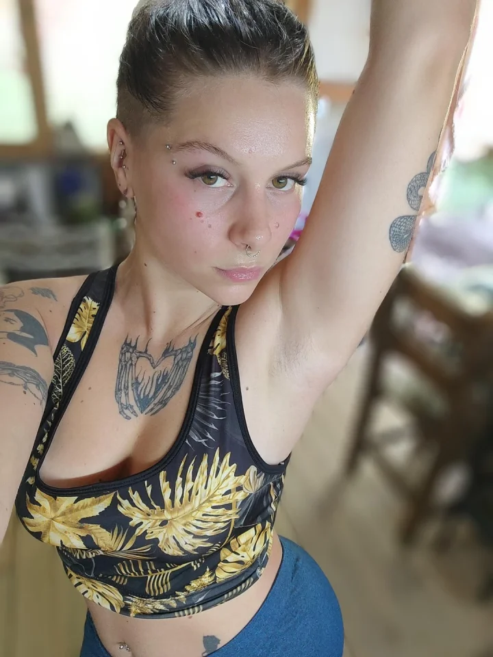 Sweaty armpits