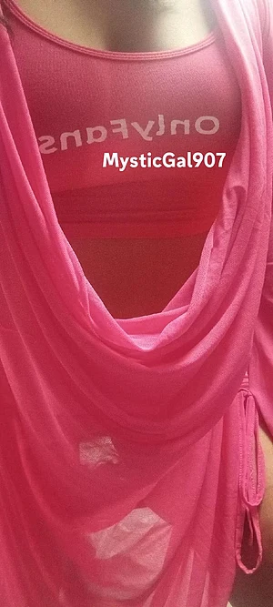 Pretty in Pink 🩷 love the feeling of sheer fabric on my skin 🤩