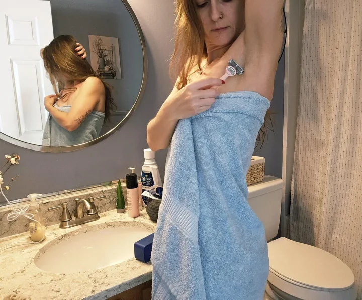 Brunette picture of JennaG