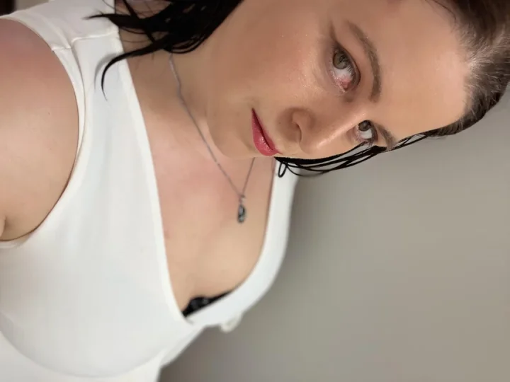 Daring eyes, white dress