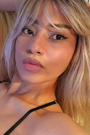 That look that says everything without words 💋✨