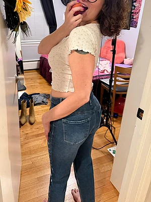 Feeling peachy, wanna taste? 🍑