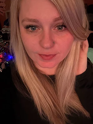 Over 100 pics and 27 videos =] 5'1 btw