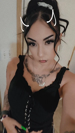 Be my boy toy behind her back