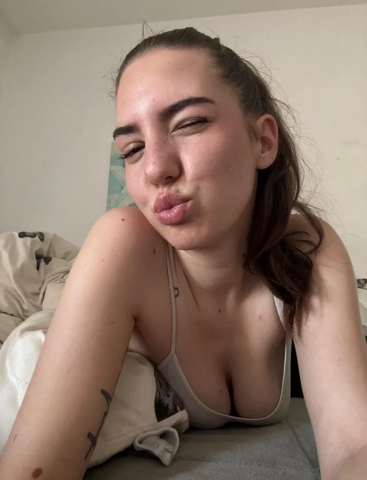 Hanging breasts picture of Kiki 💋