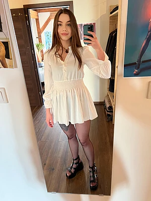 A mirror selfie in summer dress