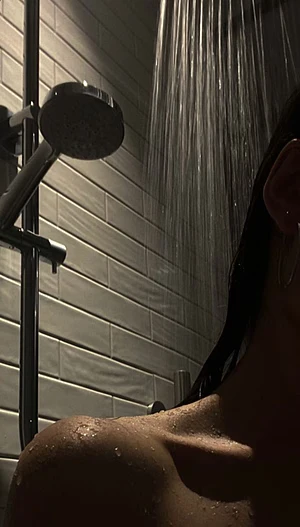 Do you want to see how I bathe? 🥵💦🔥