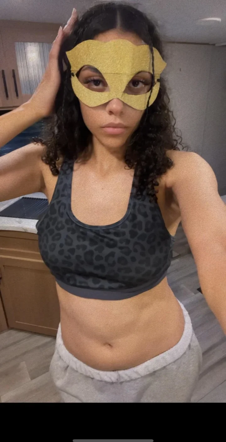 Hand on own head picture of Lana P