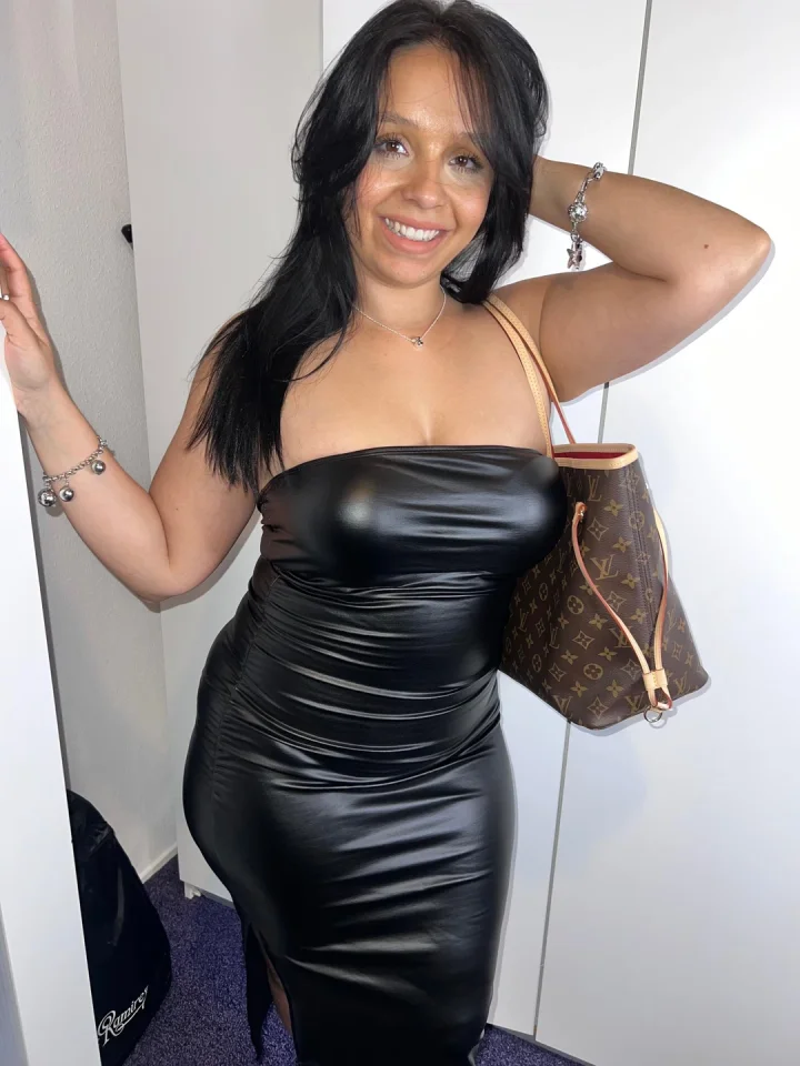 Real life picture of 𝕁𝕌𝕃𝕀𝔼 Homewrecker 👸🏻