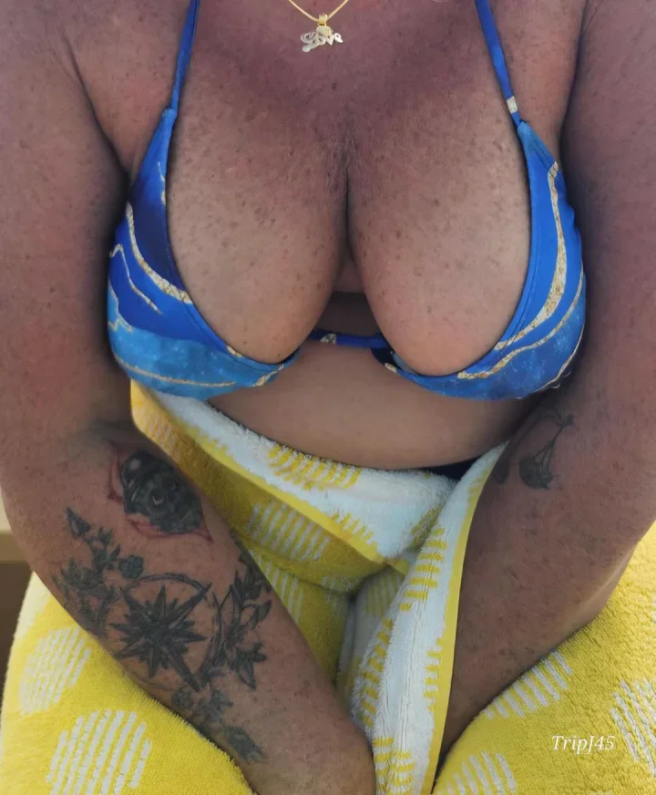 Ebony picture of TripJ45
