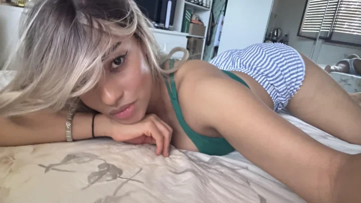 Hair over one eye picture of Lorena sensuale