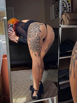 This ass is artistic too