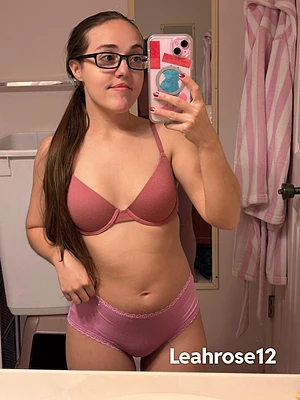 Leah 💕's pic #4