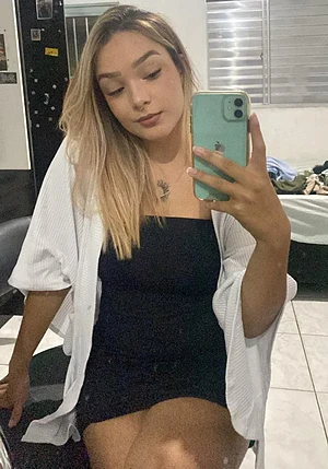 dont have to be nude to feel sexy and regal, right