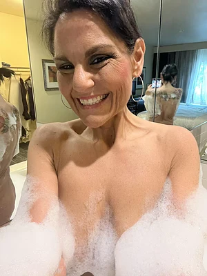 MrsVeee's pic #2