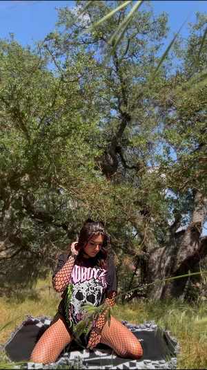 Rip my fishnets 🥵💋