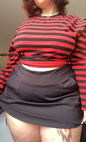 Love me a good black n red contrast. ❤️‍🔥🕸️🖤