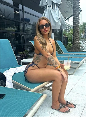 hiii babes 😇😇 come chat with me im free all day 👇🏼