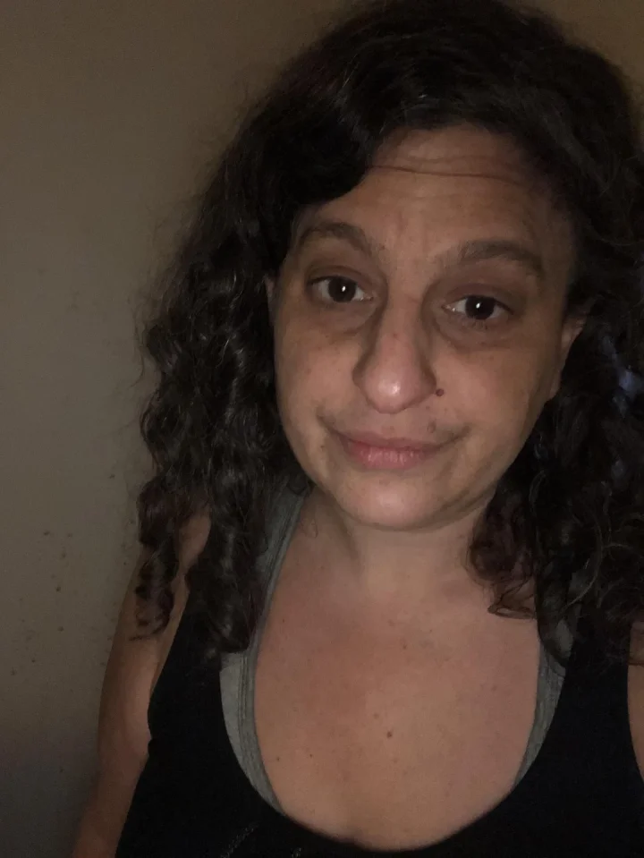 Thick eyebrows picture of Britt