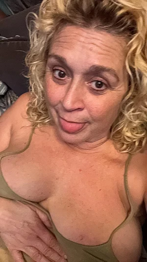 Exclusive content from this hot MILF