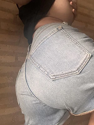 Mami want spankies