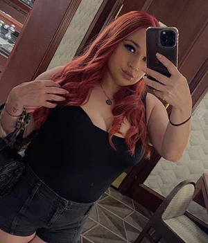 Hot Short MILF ready to please 😈