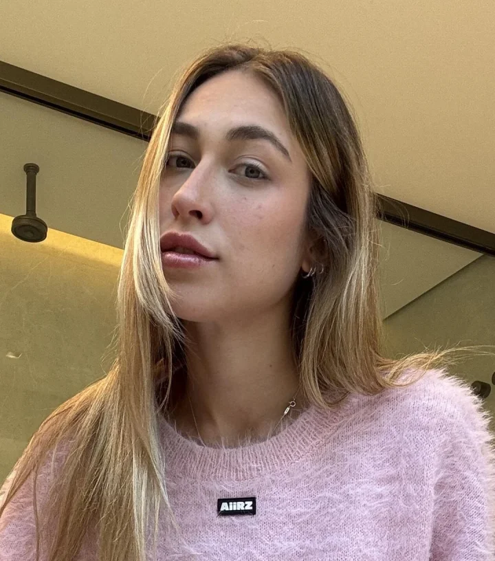 Parted lips picture of Emma 🦋