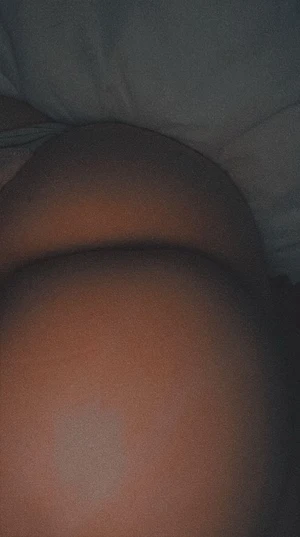 Daddy needs someone to play with me!  Please help! 🥵