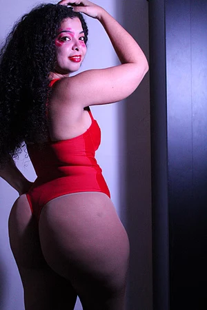 Big booty cutie hit me up