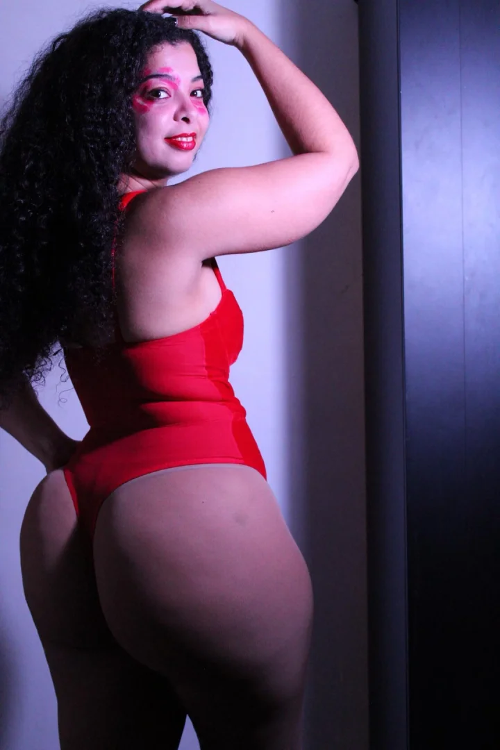 Big booty cutie hit me up
