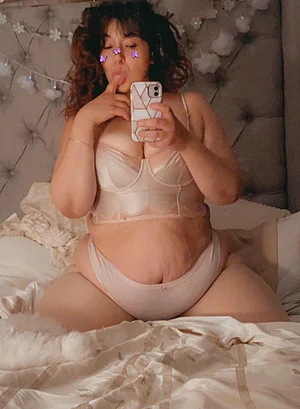 Wanna see what I do in my bed daddy take a look on my onlyfans🤭💦