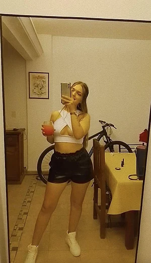 Something about wine makes me feel… extra playful 😉