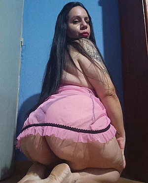 Mí culo siempre quiere sentir un pene adentro, crees que eres el indicado?