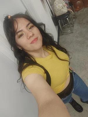 We dress in color 💛 greetings