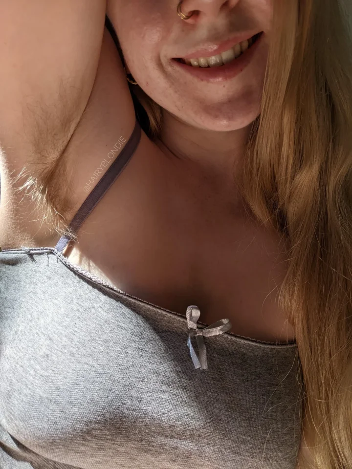 Just a cutie who doesn’t shave her armpits
