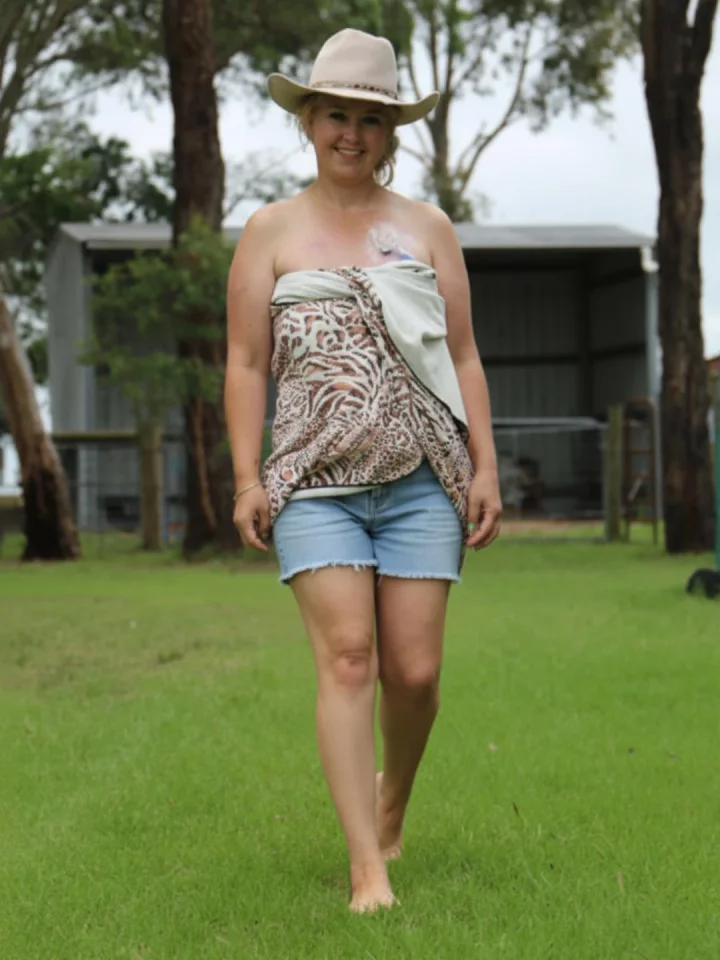 Barefoot picture of Aussie Cowgirl